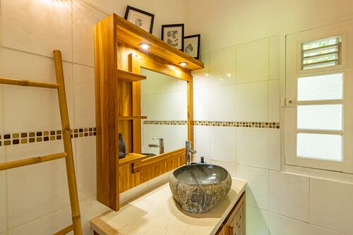 Salle de bains de la villa Kariakou du Caraïb'Bay Hôtel