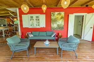 Une terrasse extérieure du Caraïb'Bay Hôtel