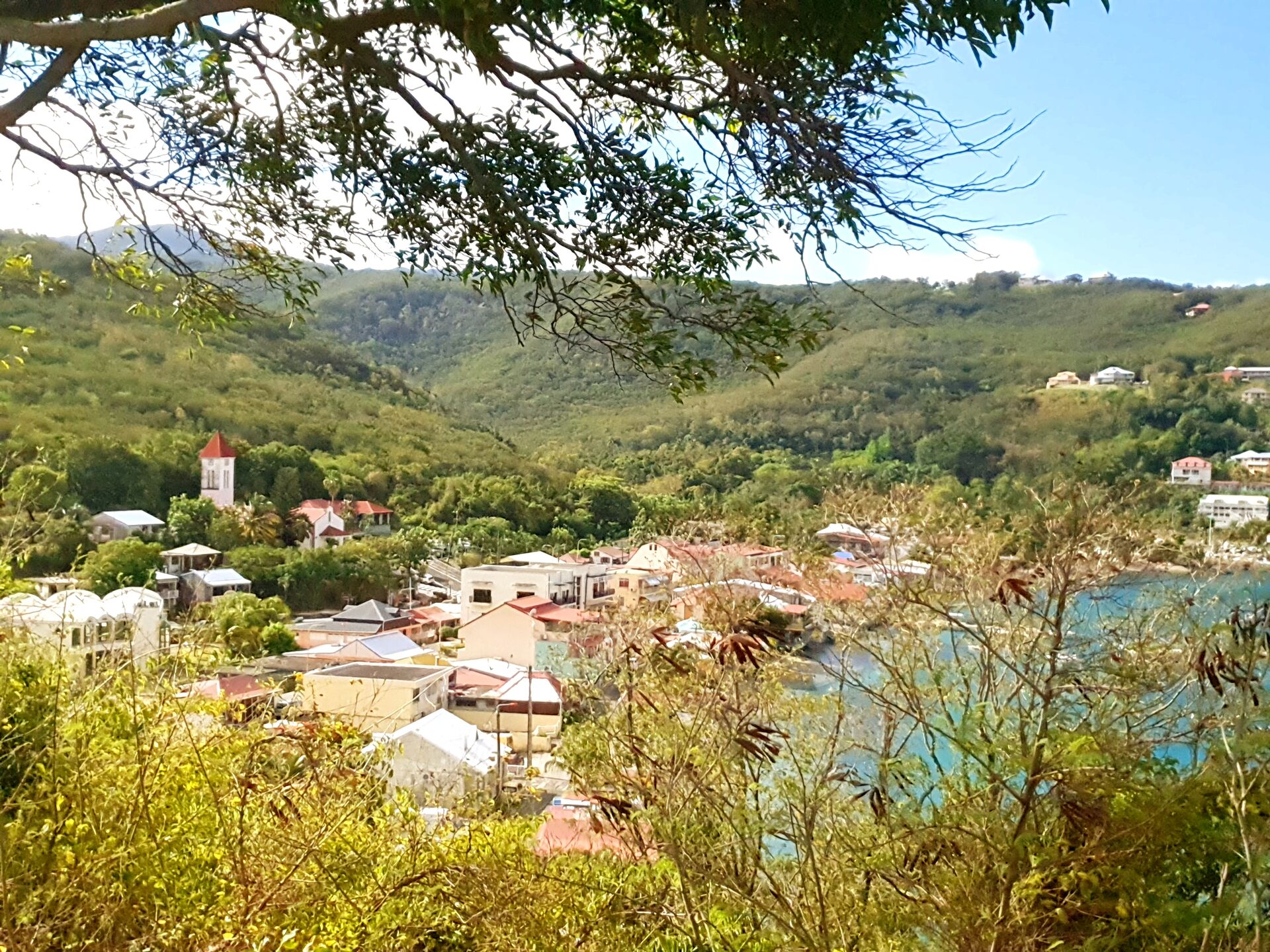 Vue de la baie de Deshaies en Guadeloupe
