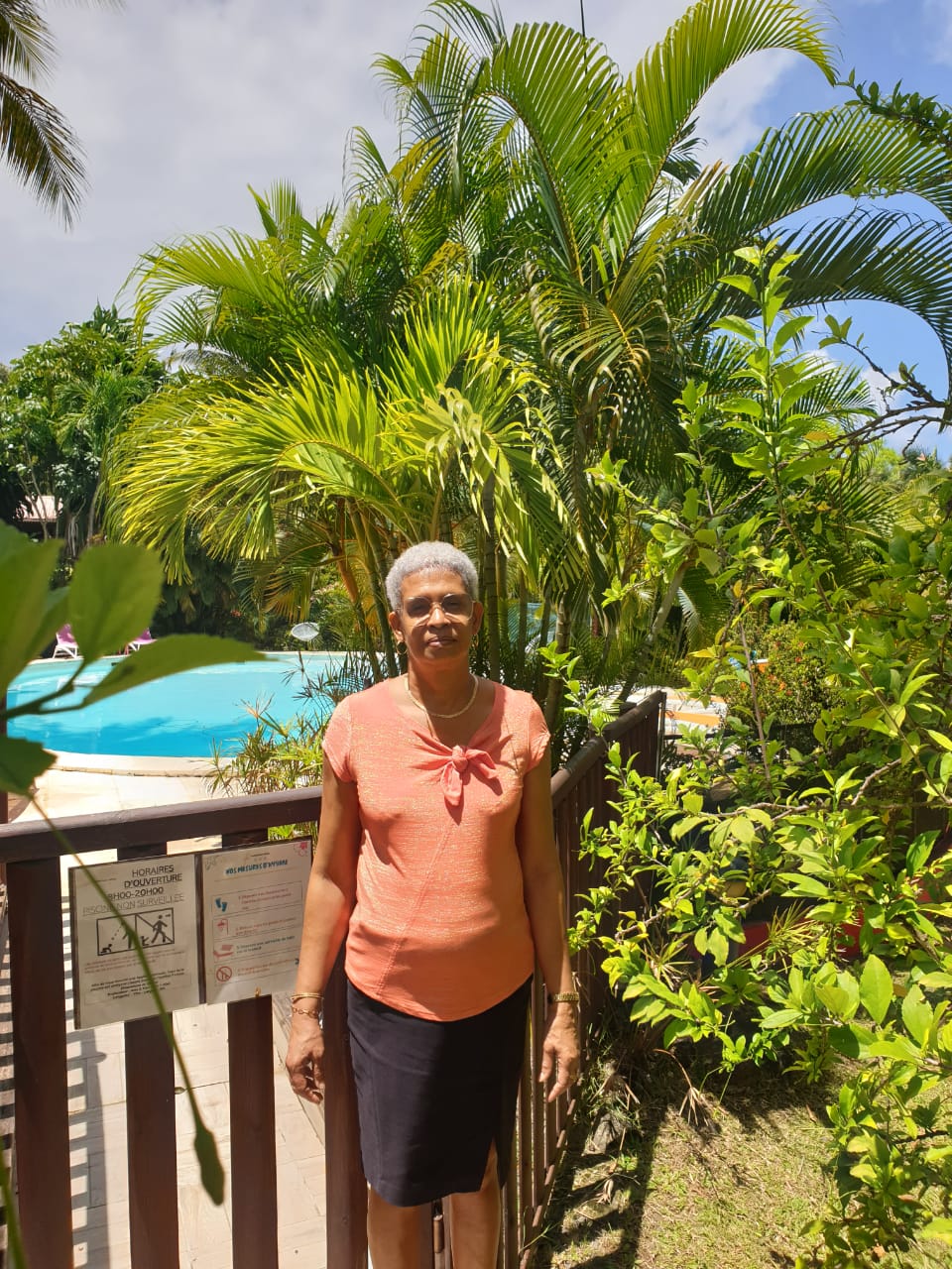 Nadia, breakfast manager et the Caraïb'Bay Hôtel